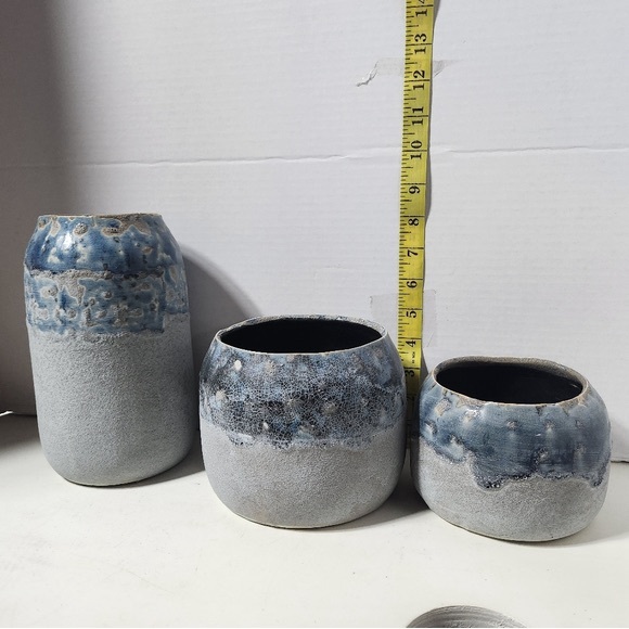 2-planters/1-round vase light blue set..
great decor pieces - Picture 3 of 5